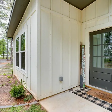 Lakefront Texas Abode With Kayaks, Fire Pit And Patio!